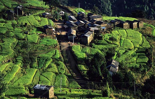 Dorf und Äcker in Nepal