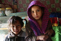 Zwei Mädchen in Humla, Nepal.