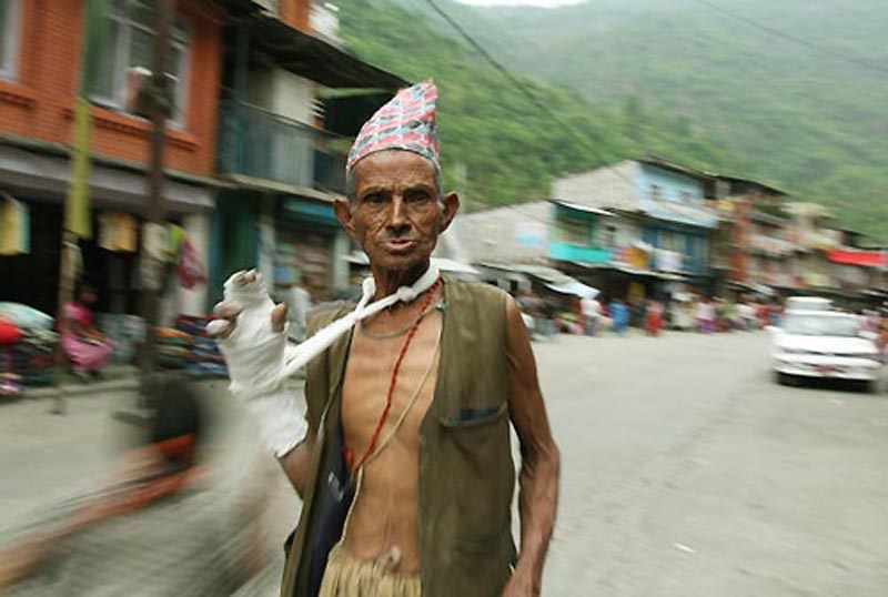 Verwundeter in Lamosangu