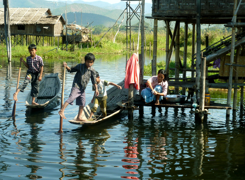 Rudern auf dem Inle
